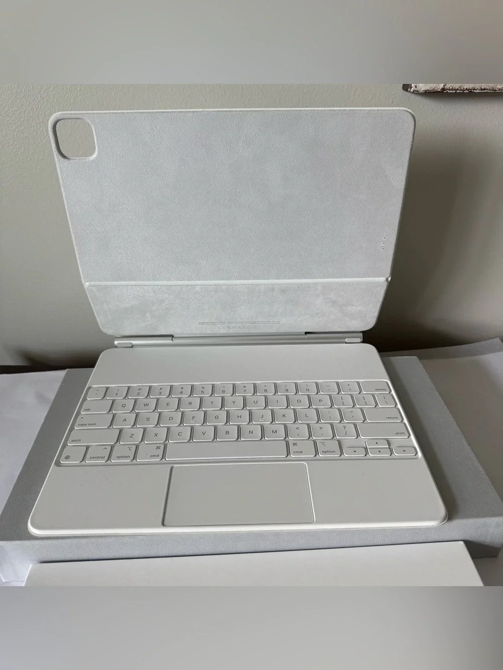 APPLE iPad Pro 12.9-inch (3rd, 4th, 5th, or 6th gen) Magic Keyboard White